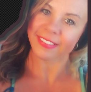 Meet your Posher, Larissa